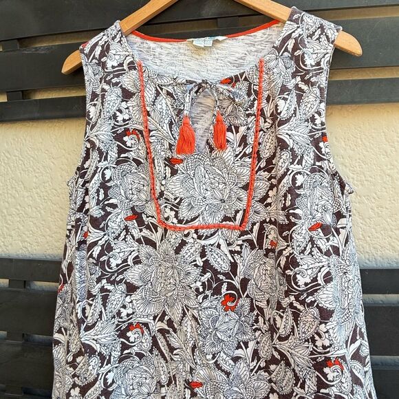 Boden Lana Floral Split Neck Tassel Sleeveless Dress in Brown w/White Blk Floral - Picture 5 of 8